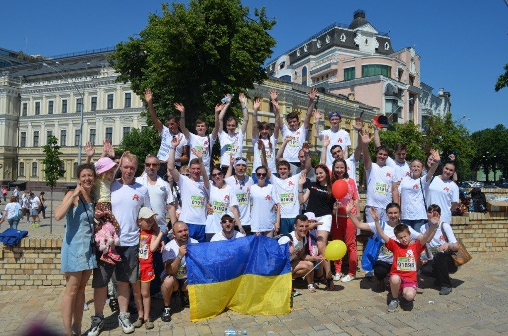 На старті Пробігу-2016 корпоративна команда “Ашан”